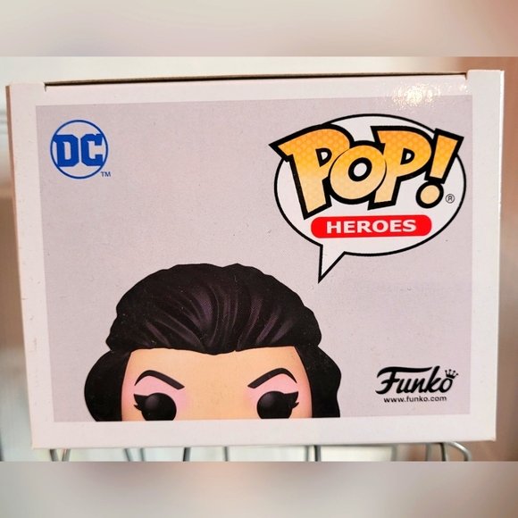 New Funko Pop! DC Heroes Wonder Woman Secret Agent #382 - Picture 7 of 7